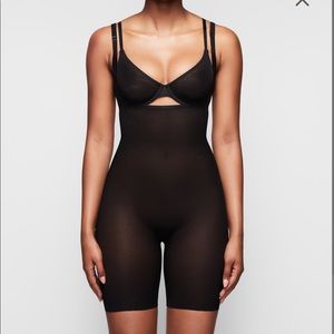 SKIMS sheer sculpt bodysuit.  Black. Medium.